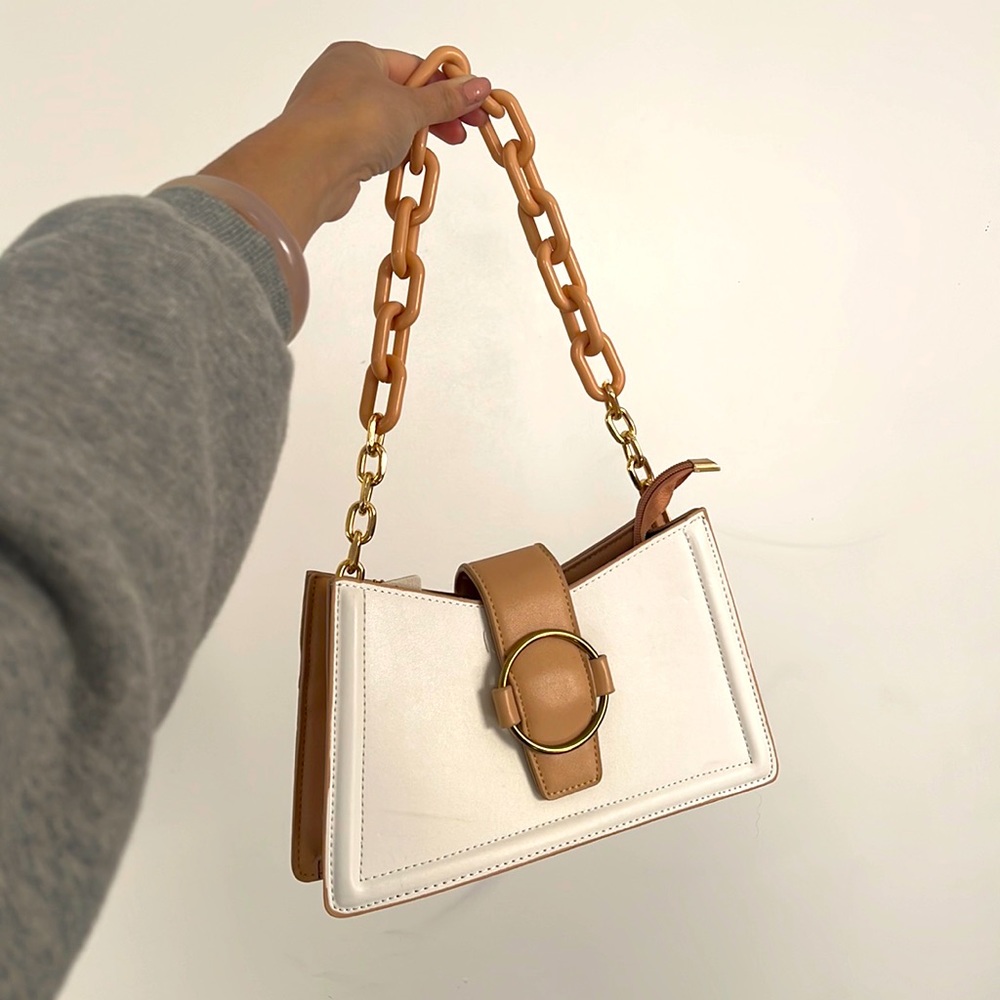 Tan & White Shoulder 👜💛